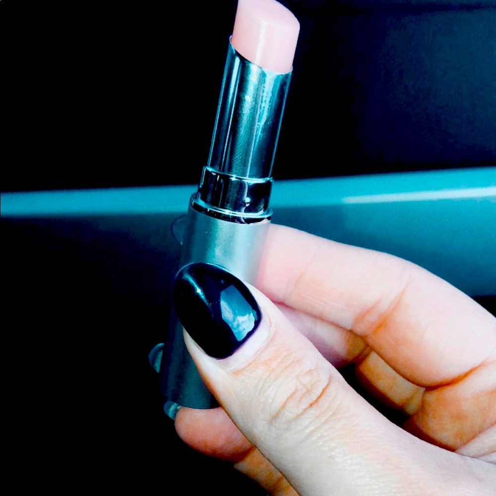 Lip plumping balm